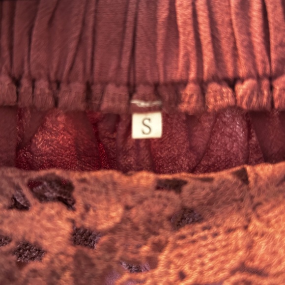 Burgundy off the Shoulder Crochet Lace Detail 3/4 sleeve Blouse Sz Small - Picture 4 of 4